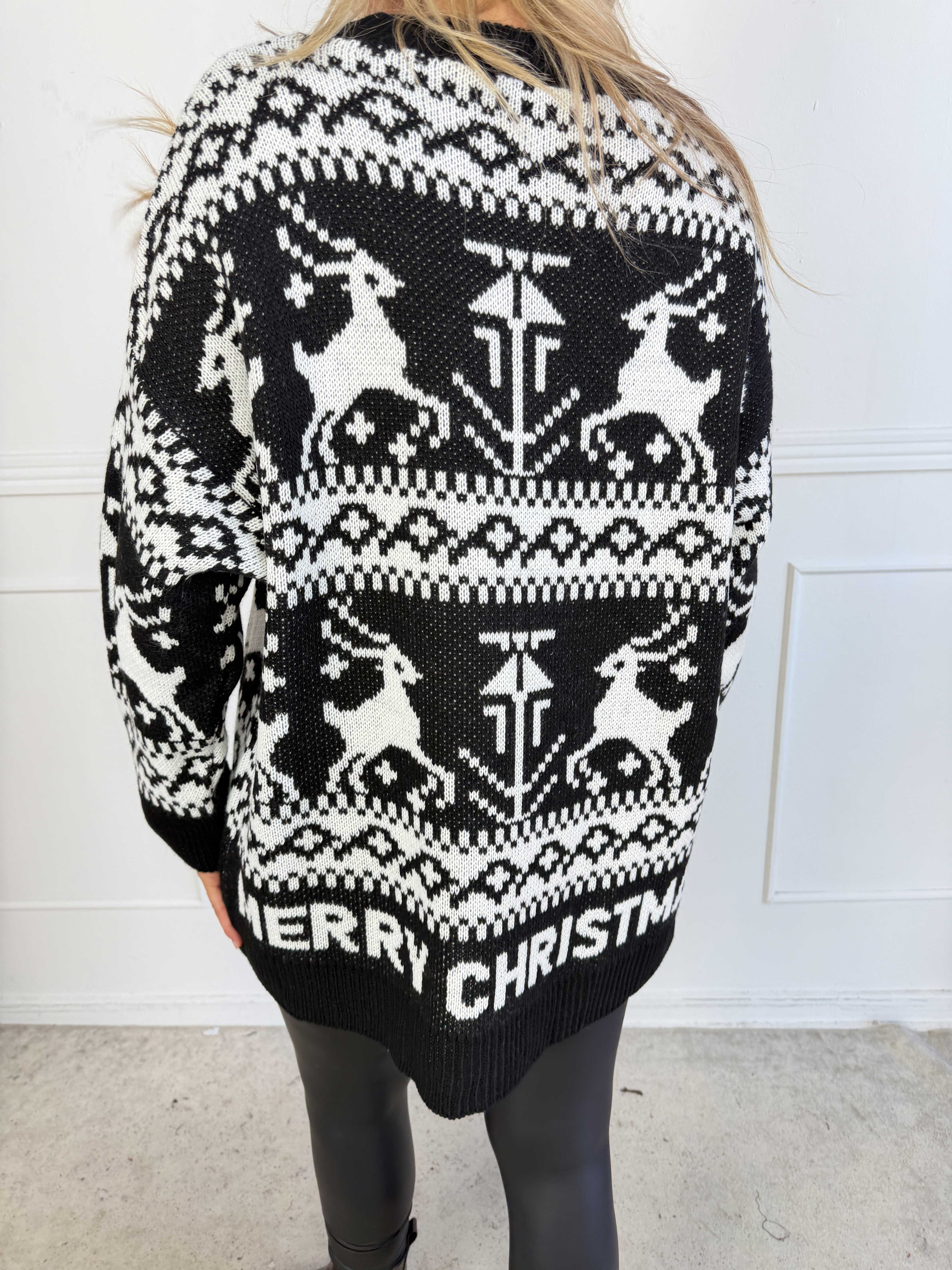 Jingle - Stickad jultröja i plus size med fina renar och texten “MERRY CHRISTMAS”